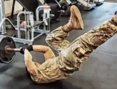 Πώς προπονείται ένας από τους πιο δυνατούς στρατιώτες του κόσμου; (βίντεο)